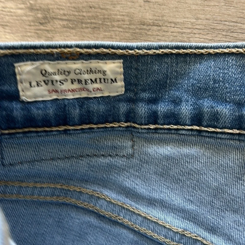 Levi’s premium denim size 26 straight leg ankle jeans